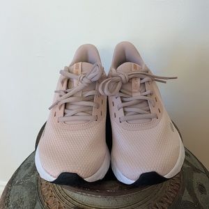 Nike Size6.5 Athletic shoes